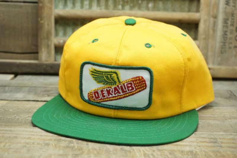 VINTAGE DEKALB SNAPBACK TRUCKER HAT