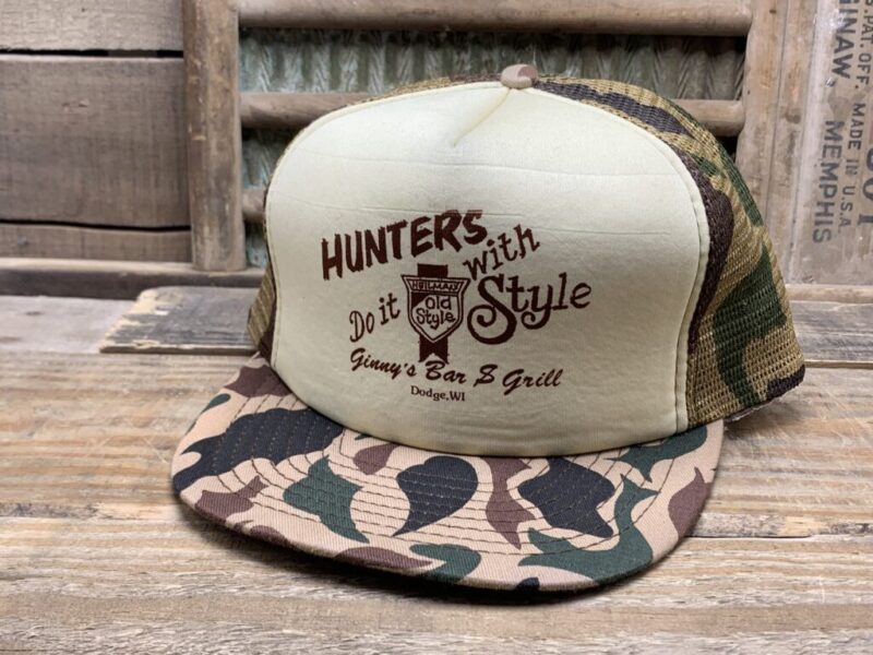 Vintage Old Style Beer Hunters Do It With Style Ginny's Bar & Grill Dodge, WI Camo Mesh Snapback Trucker Hat Cap