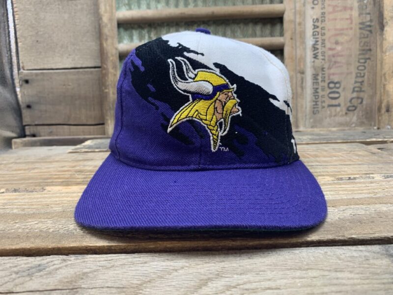 Vintage Minnesota Vikings Logo Athletic Pro Line Splash Snapback Trucker Hat Cap